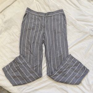 Loft Women’s Gray and White Pinstriped Pants Size 6